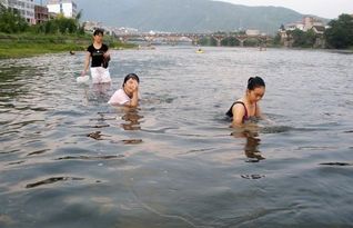 梦见在河里洗澡是什么意思，女人梦见在河里洗澡是什么意思