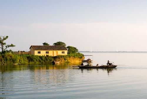 军山湖属于鄱阳湖吗，军山湖站