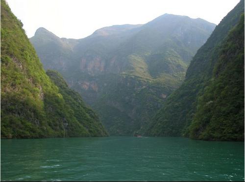 巴东三峡巫峡长,猿鸣三声泪沾裳.是什么意思